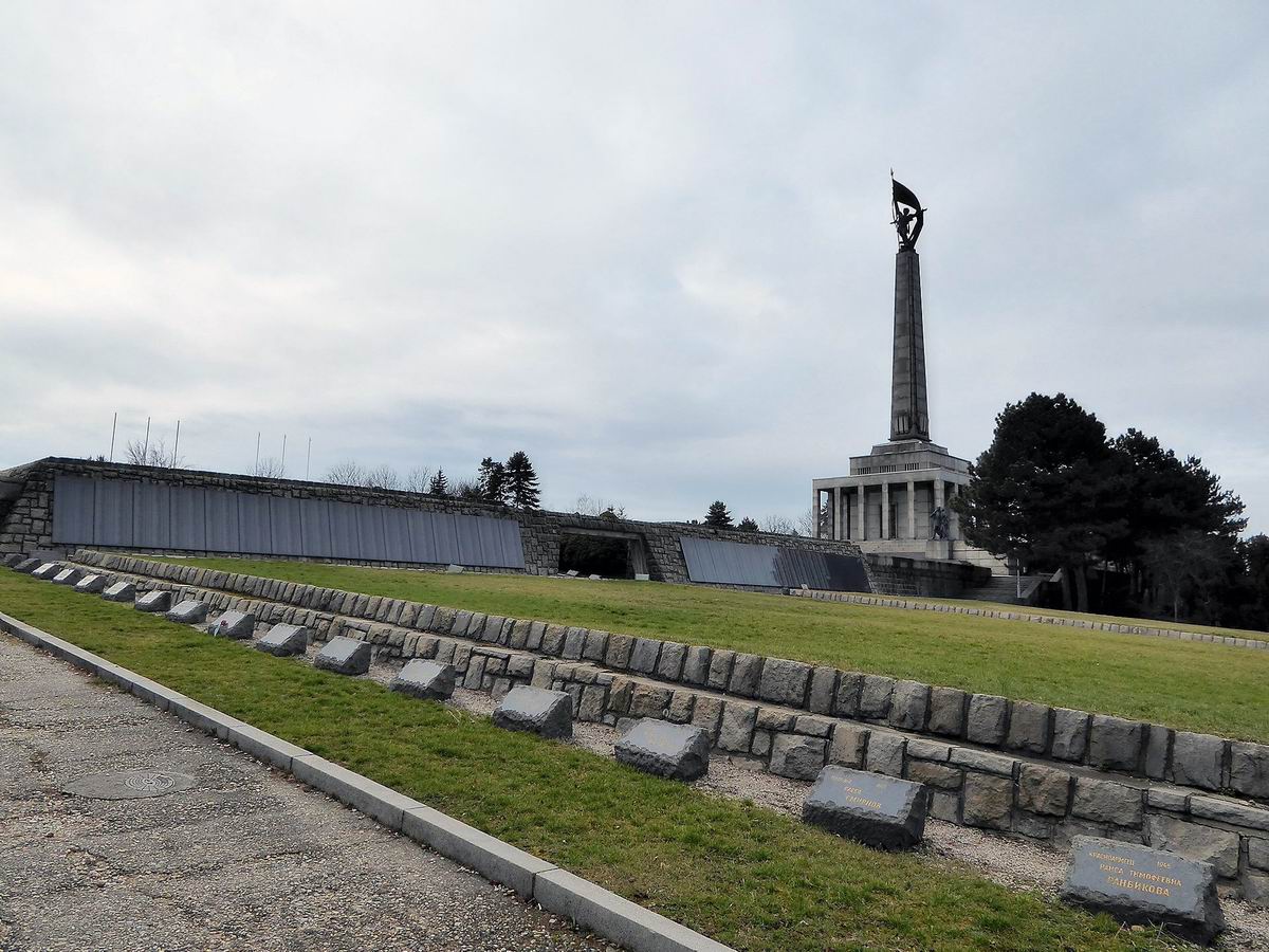 Мемориал в городе Братислава (общий вид)