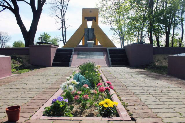 Братская могила в деревне Галки (общий вид)