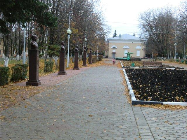 Аллея Героев в городе Губкин