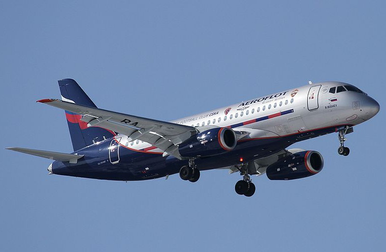 Самолёт SSJ 100